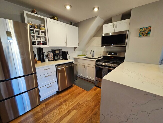 Foto del edificio - 1656 W Olive Ave