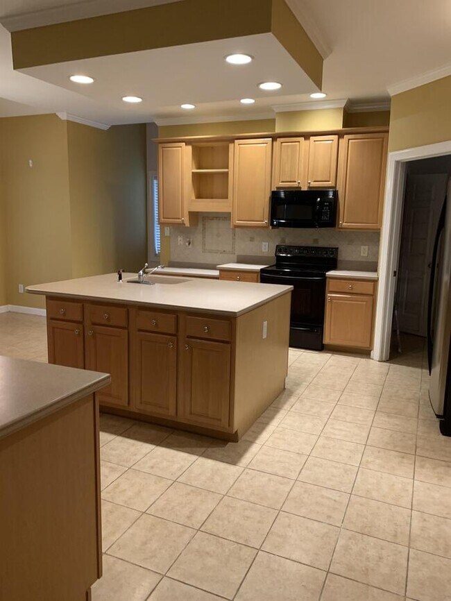 Building Photo - 111 Drakewood Pl