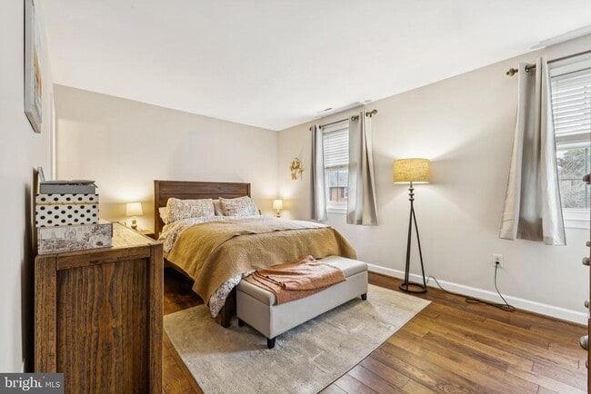 Building Photo - 215 Commons Dr NW