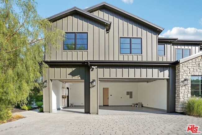 Building Photo - 5124 Calvin Ave