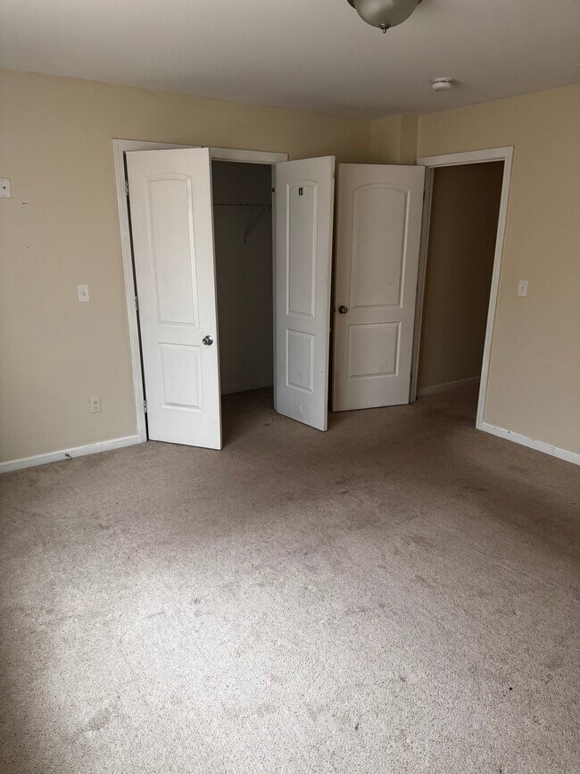 Master Room - 96 Manhattan St