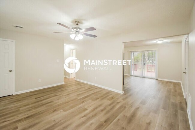 Building Photo - 3 Bedroom Pet-Friendly Home in Indianapolis, IN with Main Street Renewal