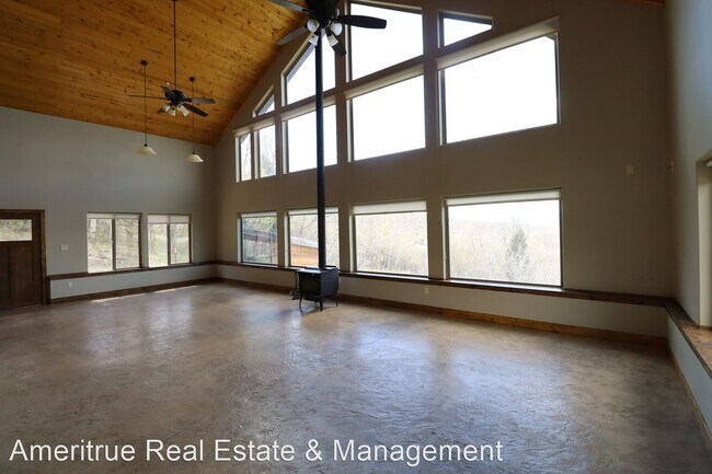 Building Photo - 4 br, 3 bath House - 1675 S. Beaver Bench Rd.