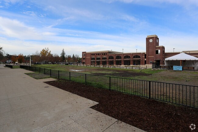 Foto del edificio - Folsom Station-Granite House