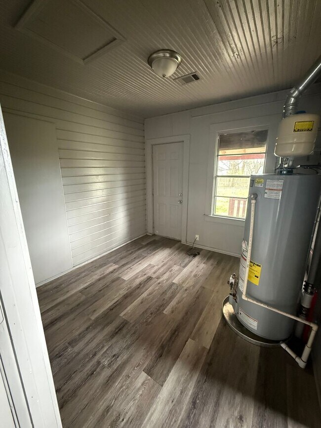 Building Photo - 2301 N 29th St