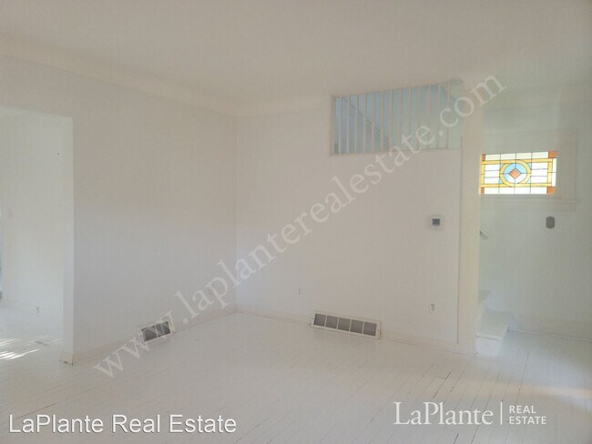 Building Photo - 3 br, 2 bath House - 234 W Seventh Street