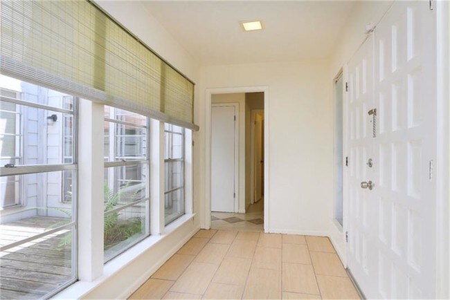 Building Photo - 2410 Turtle Creek Dr
