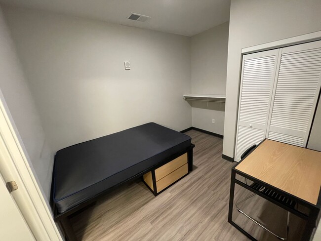 Interior Photo - Lofton