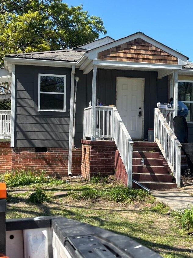 Foto principal - 239 13th St S