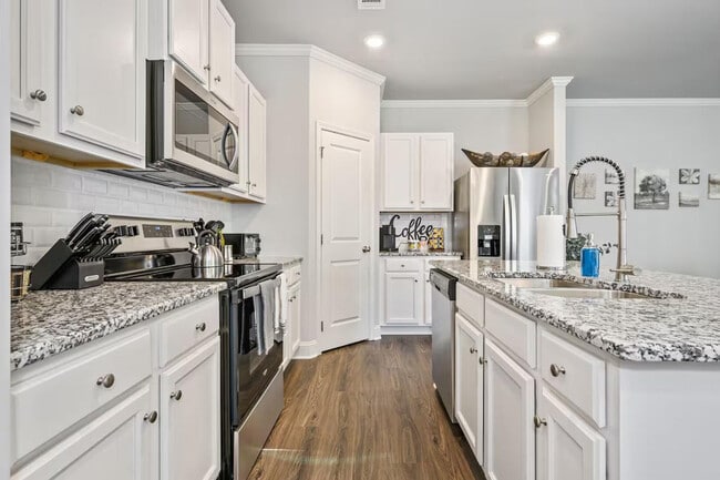 Building Photo - 2059 Pinnacle Walk