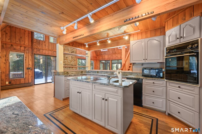 Building Photo - 165 Crooked S Rd