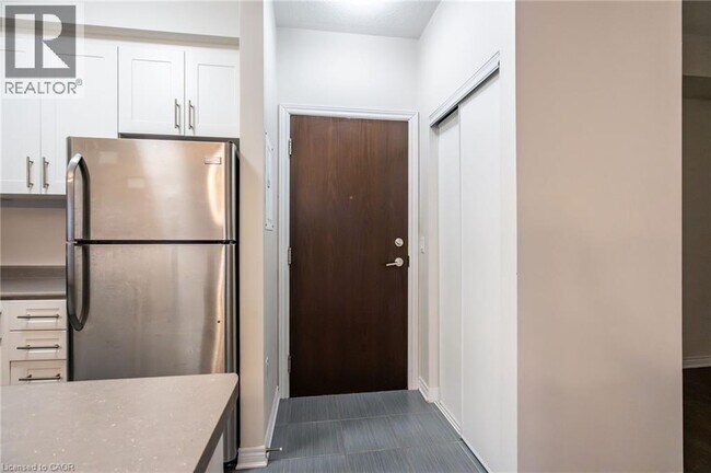 Photo du bâtiment - 216 Oak Park Blvd