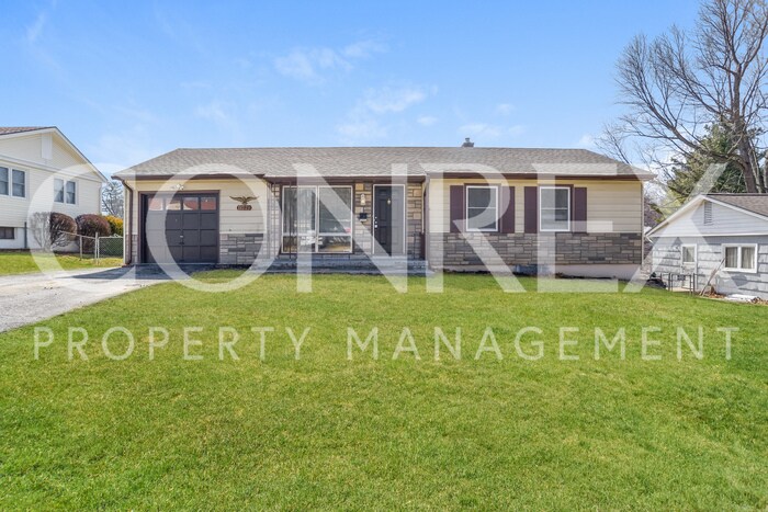 Primary Photo - Adorable 3 Bedroom Ranch in Raytown