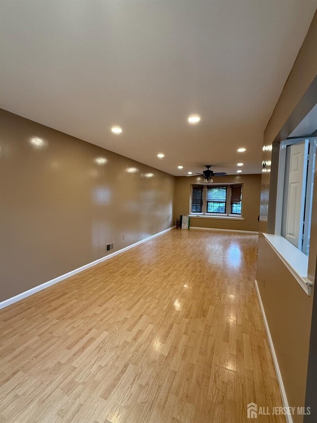 Building Photo - 2802 Deerfield Dr