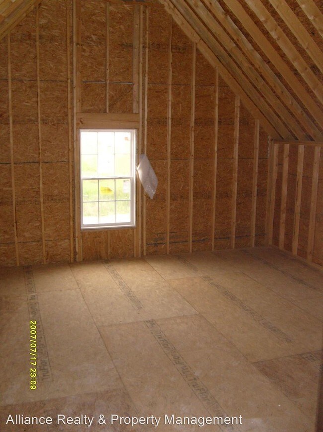Building Photo - 500 Fox Trot Dr