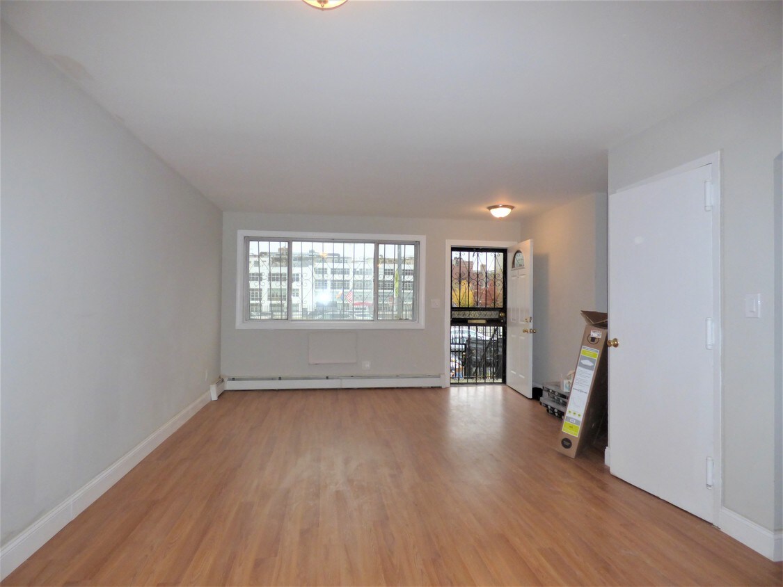Living Room - 148 Ellery St