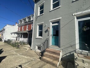 Building Photo - 225 Hall St