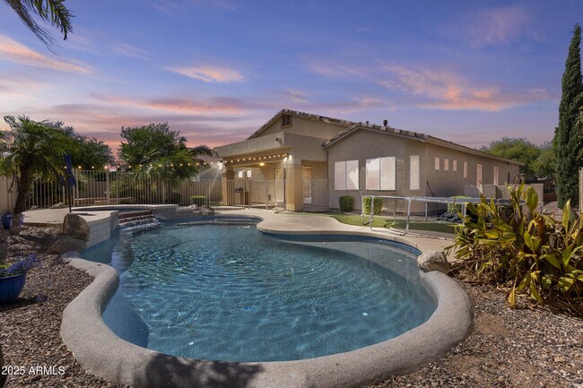 Building Photo - 9733 W Hedge Hog Pl