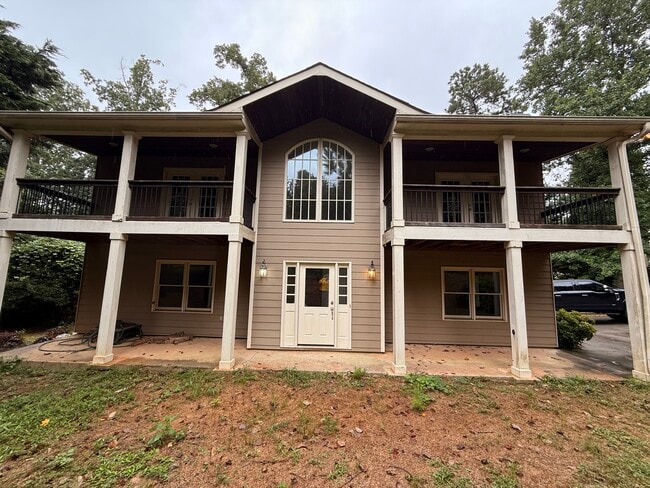 Building Photo - 1505 Hillcrest Dr