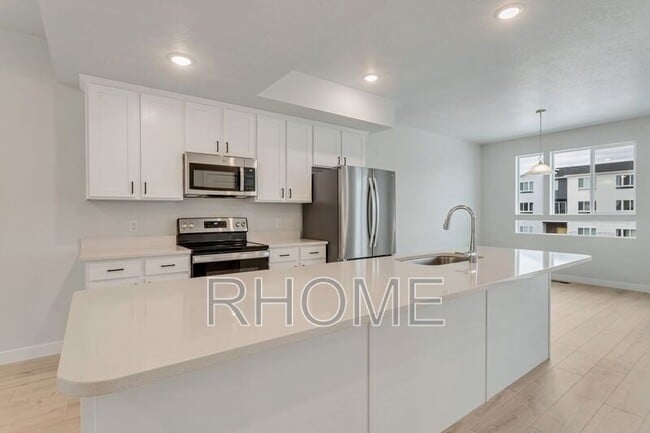 Building Photo - 986 W 540 S