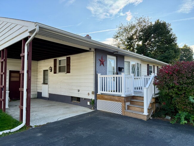 Photo - Welcome to Rambleton Acres! House