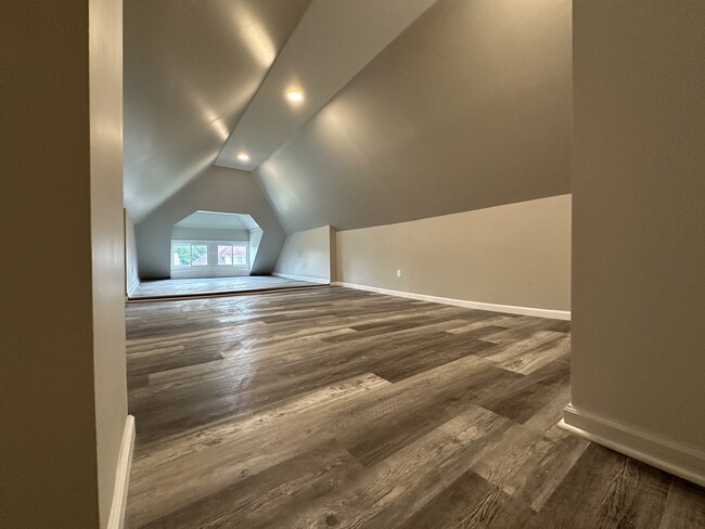 Building Photo - 271 Belmont St