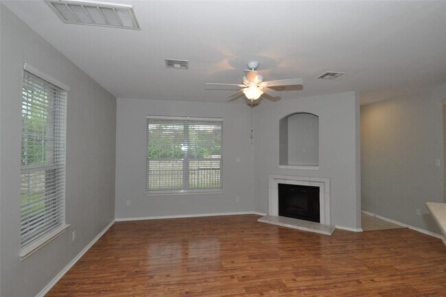 Foto del edificio - 1900 Scofield Ridge Pkwy
