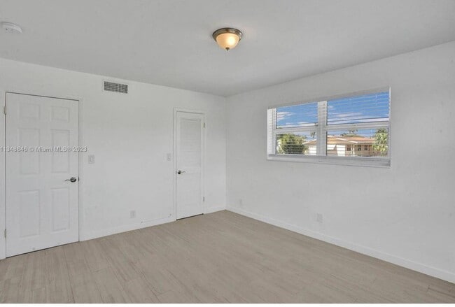 Foto del edificio - 930 N 14th Ct