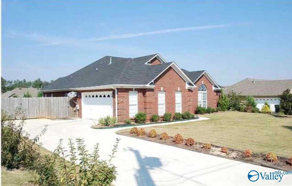 Foto del edificio - 183 Timber Oak Rd