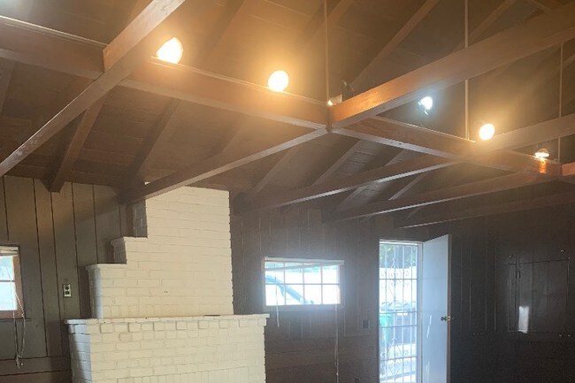 Foto del edificio - 617 N Doheny Dr