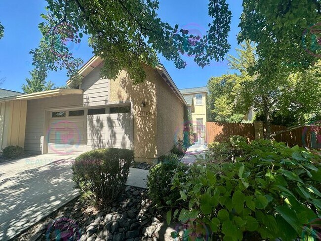 Building Photo - 3 Bedroom 2.5 Bathroom + Loft & 2 Car gara...