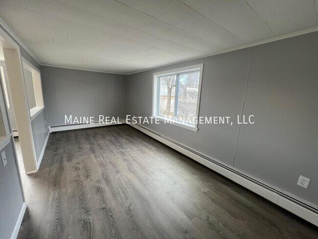 Building Photo - 159 College Ave