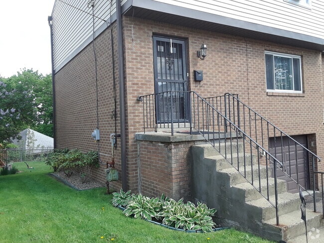 Building Photo - 335 Ridgewood Ave