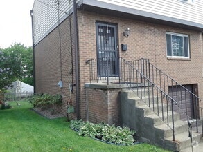 Building Photo - 335 Ridgewood Ave