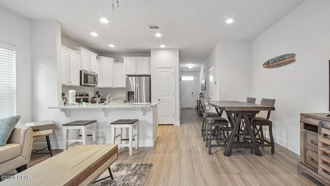 Foto del edificio - 7672 Shadow Lake Dr