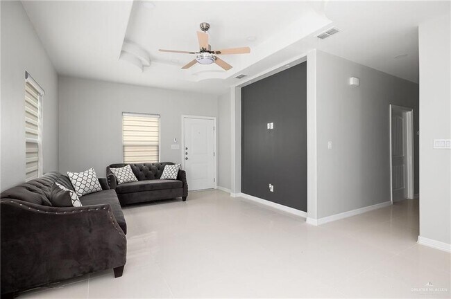 Foto del edificio - 204 W Rutherford Ave