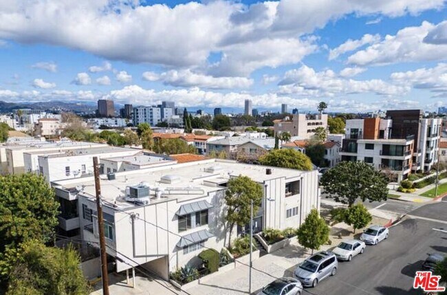 Foto del edificio - 8635 Cashio St