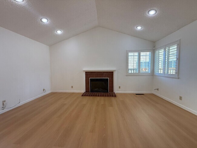 Foto del edificio - Cozy 3 Bedroom 2 Bath home located conveniently in San Jose