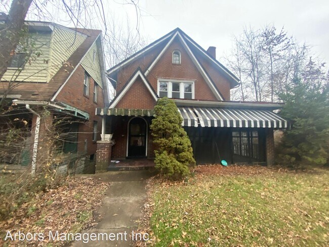 Building Photo - 3 br, 1 bath House - 1949 McNary Blvd.