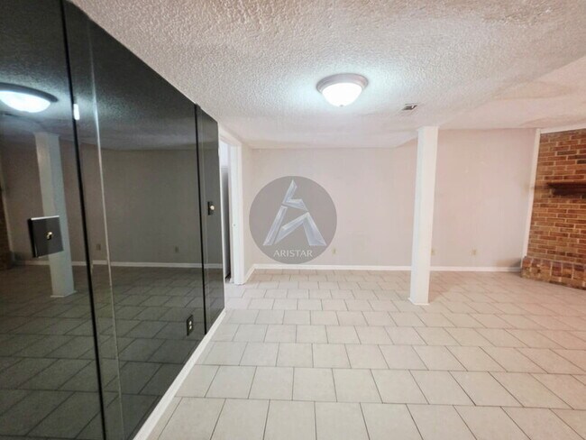 Building Photo - 1495 Bentley Ln SE