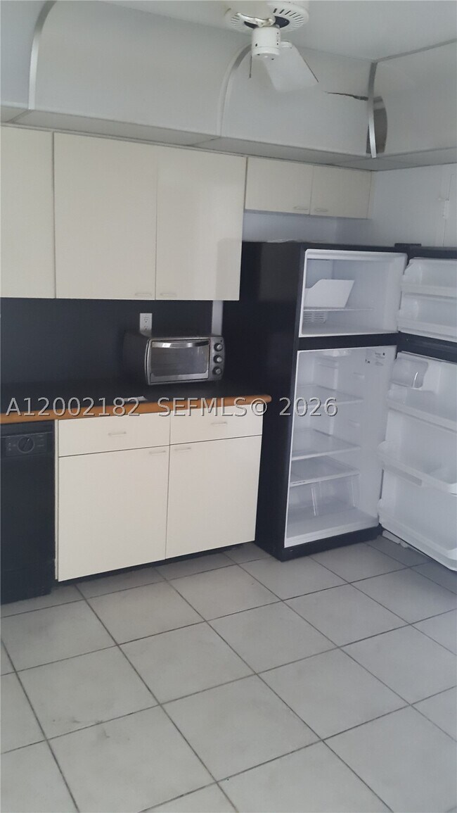 Foto del edificio - 2750 NE 183rd St