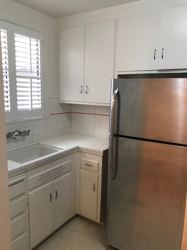 Quince Orchard Senior High School tiene canchas de tenis disponibles para los jugadores. - 75 Heather Ave