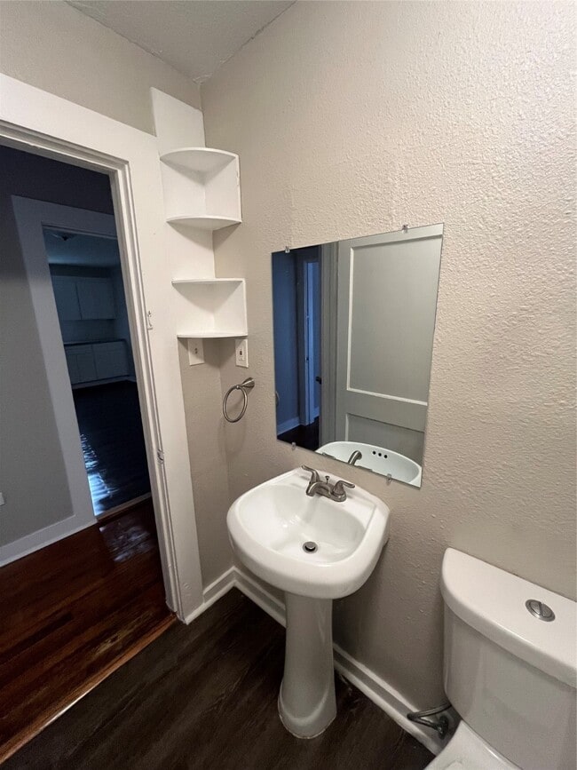 Building Photo - 704 15th Ave N