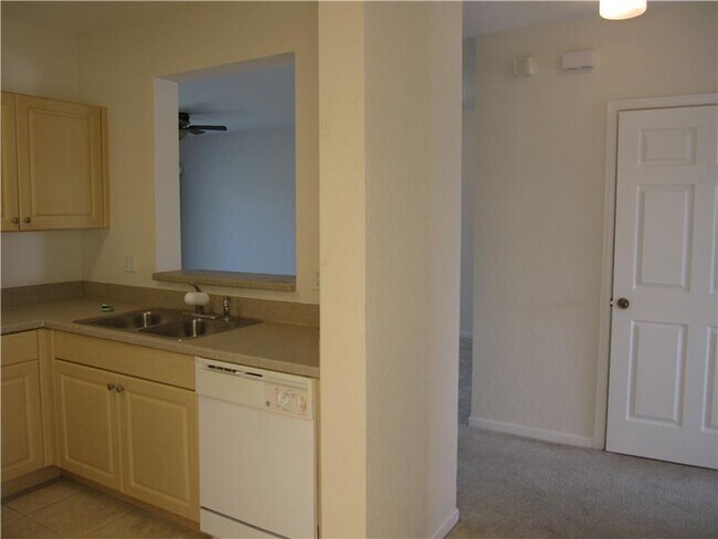 Building Photo - 1169 Golden Lakes Blvd