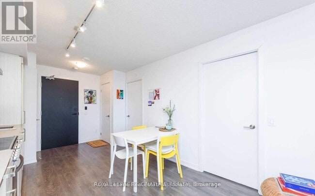 Building Photo - 125 Redpath Ave