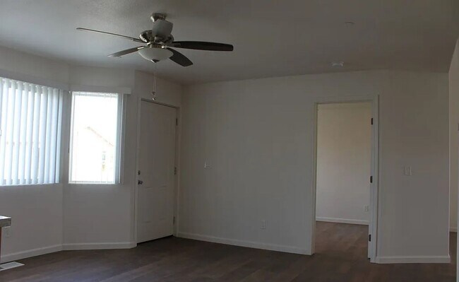 Building Photo - 4 Bedroom in Santa Rosa