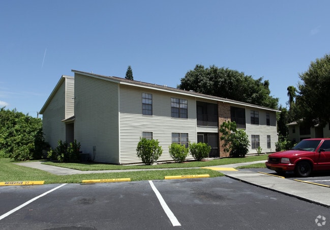 Building Photo - Seville Apartments. A Beautiful apartments is waiting for you to make it a Home. Great Specials T...