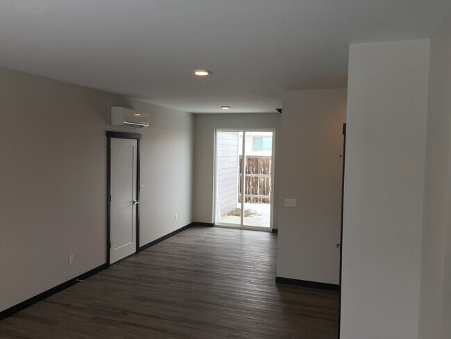 Building Photo - 2300 N Landon Lane - Newer Home !!