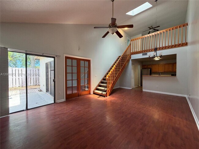 Foto del edificio - 4151 Palm Bay Cir