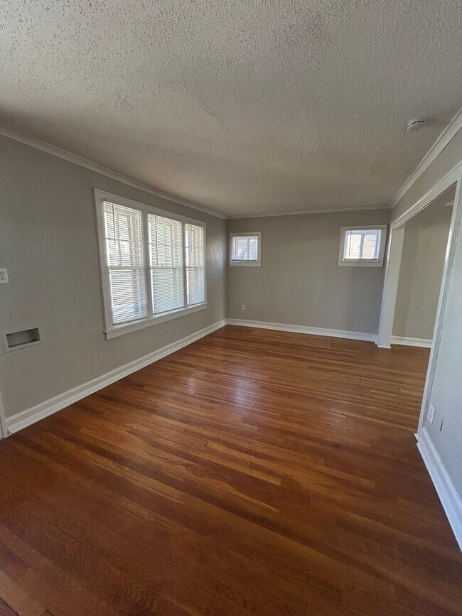 Foto del edificio - Spacious 4 Bed, 2 Bath Home in Prime Rockhill/Plaza Area Location